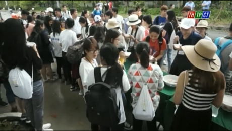 Xem Video Clip Tổng hợp Cần Thơ Phố Tập 26 : Tiệc Bánh Canh Trong Sân Trường HD Online.