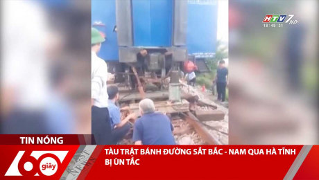 TÀU TRẬT BÁNH ĐƯỜNG SẮT BẮC - NAM QUA HÀ TĨNH BỊ ÙN TẮC